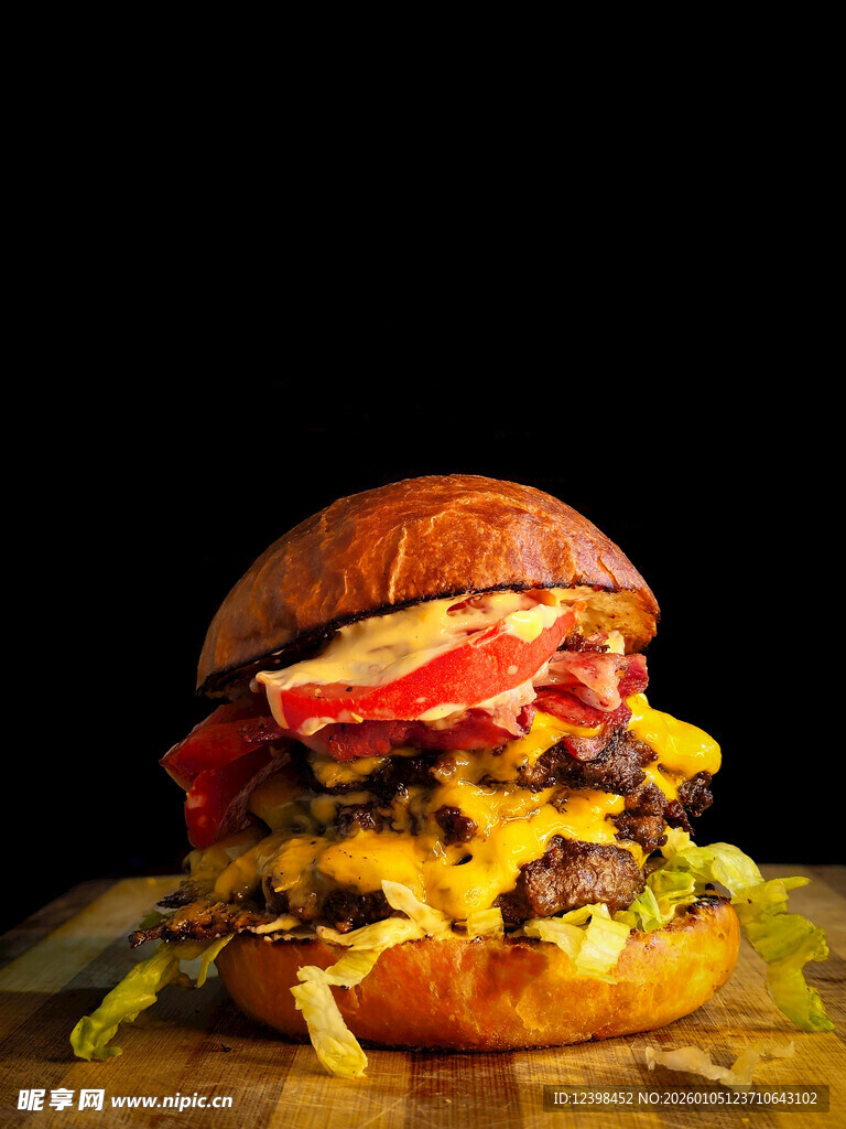 美味多汁的特色汉堡