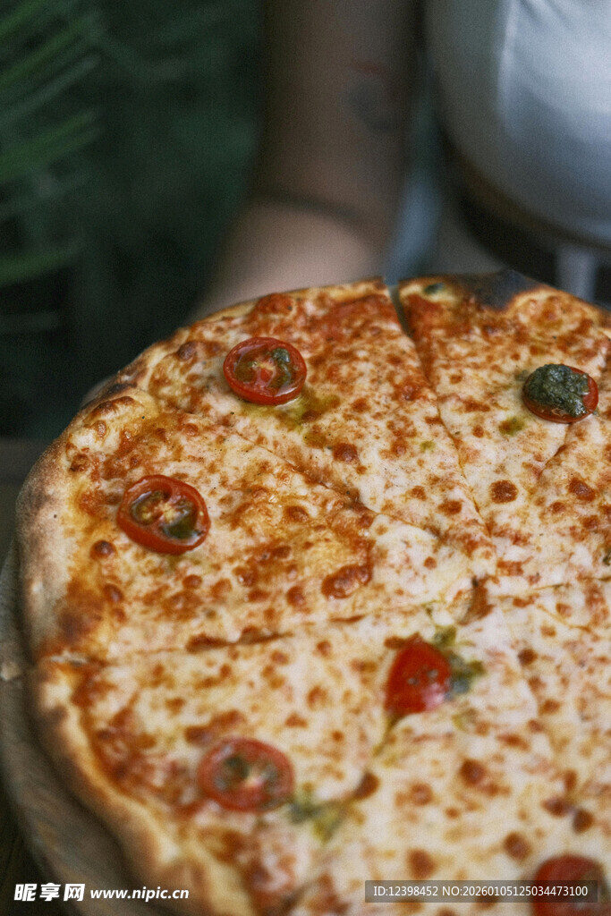 美味芝士番茄披萨