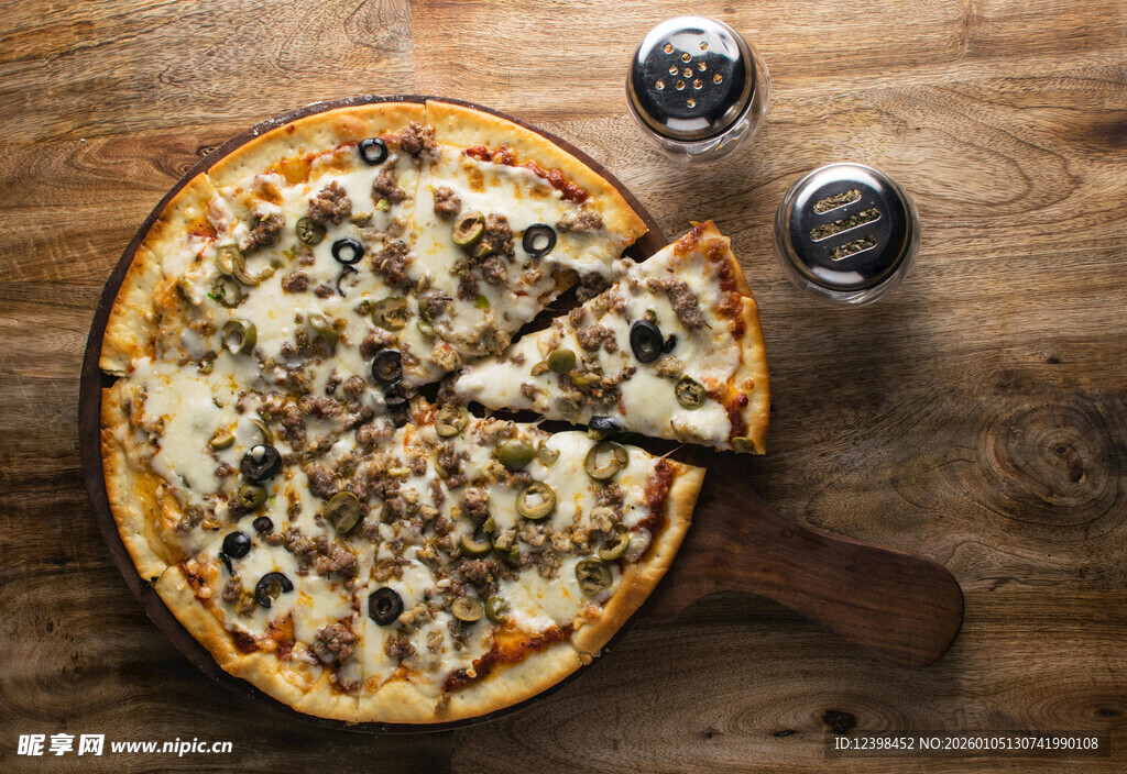 美味蘑菇披萨切片展示