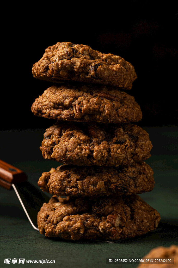 堆叠的美味巧克力曲奇饼干
