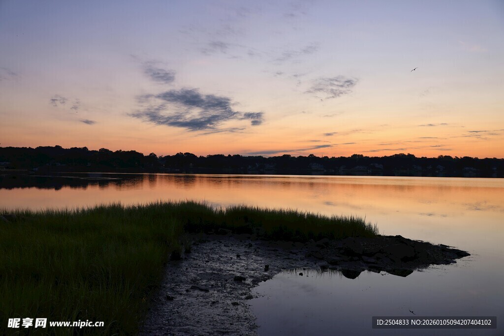 湖畔日落美景