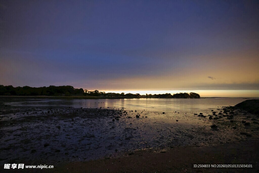 黄昏海边静谧美景