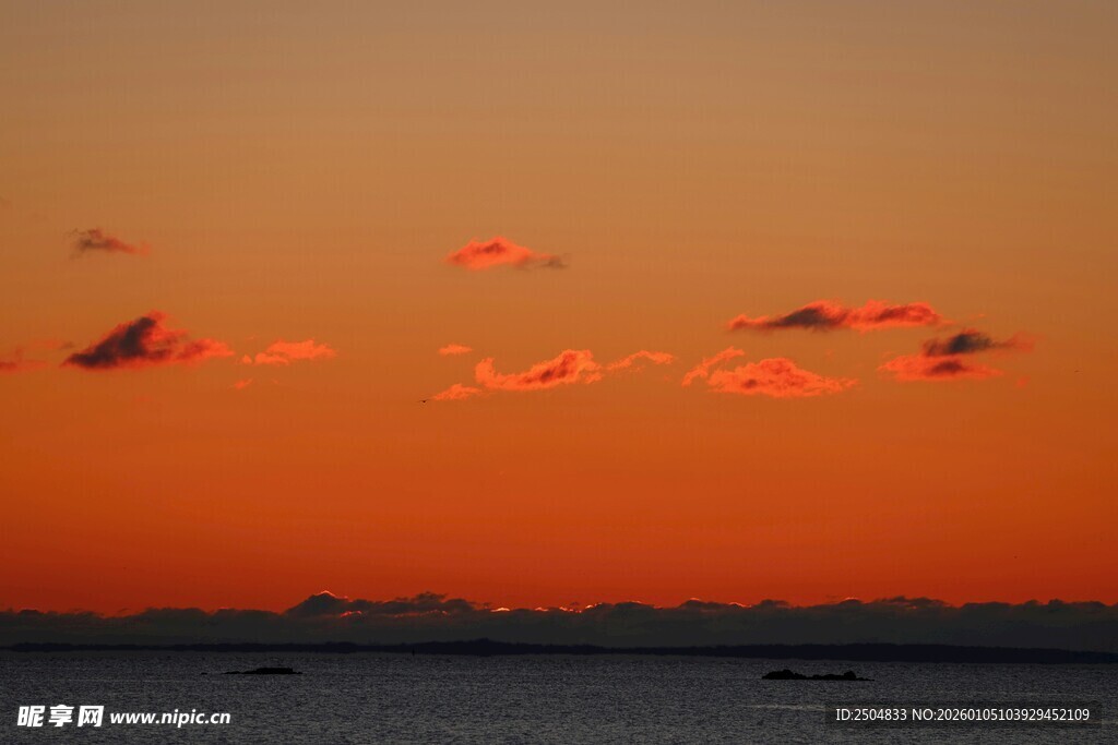 夕阳下的绚烂天空