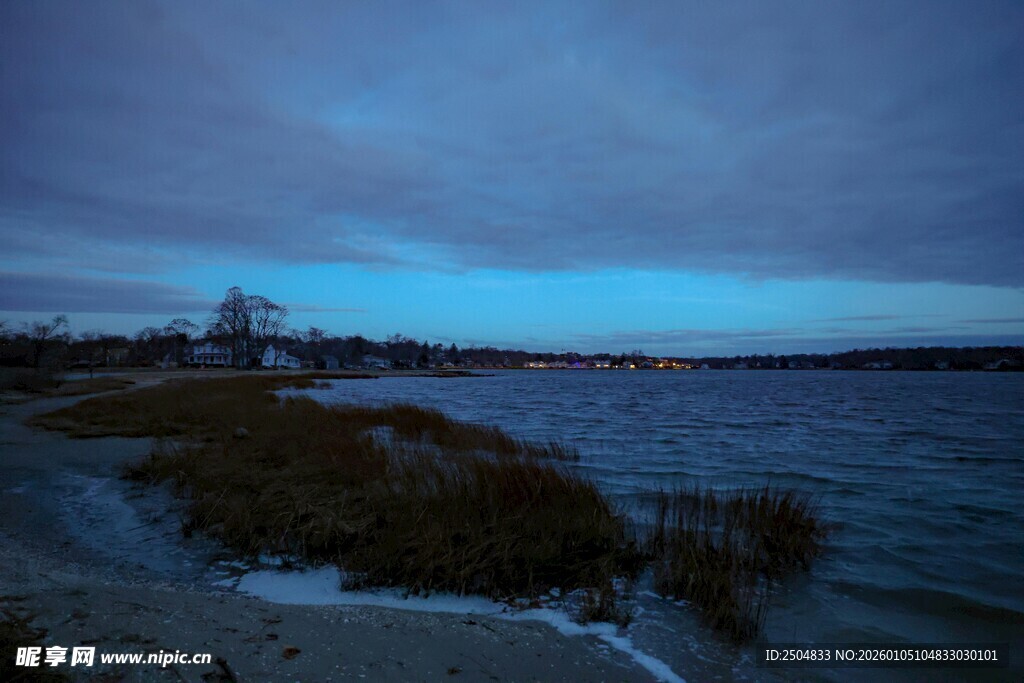 黄昏海滨景色