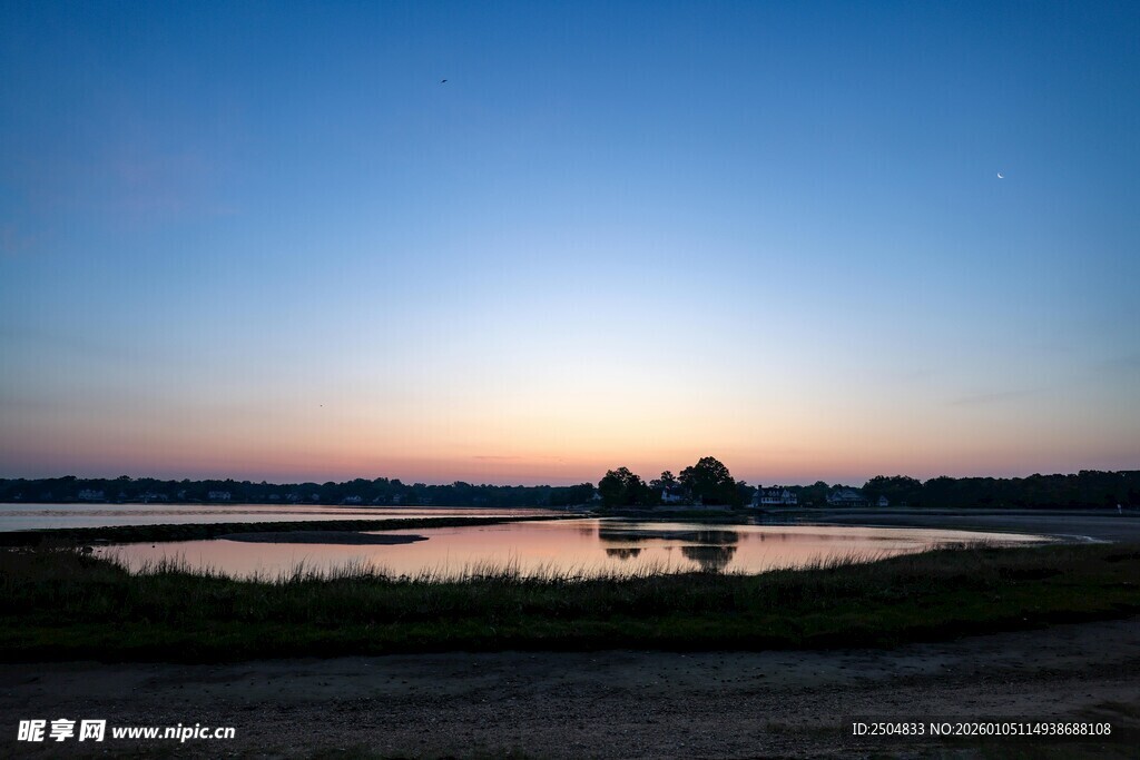 湖畔日落美景