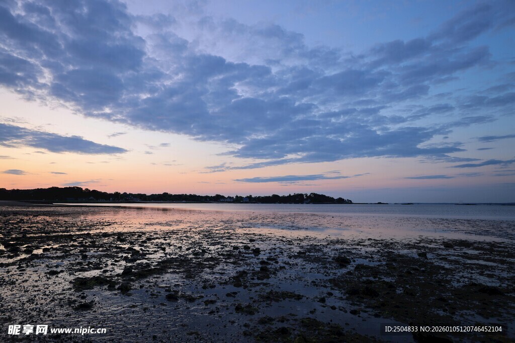 海边日落时分的美丽景致