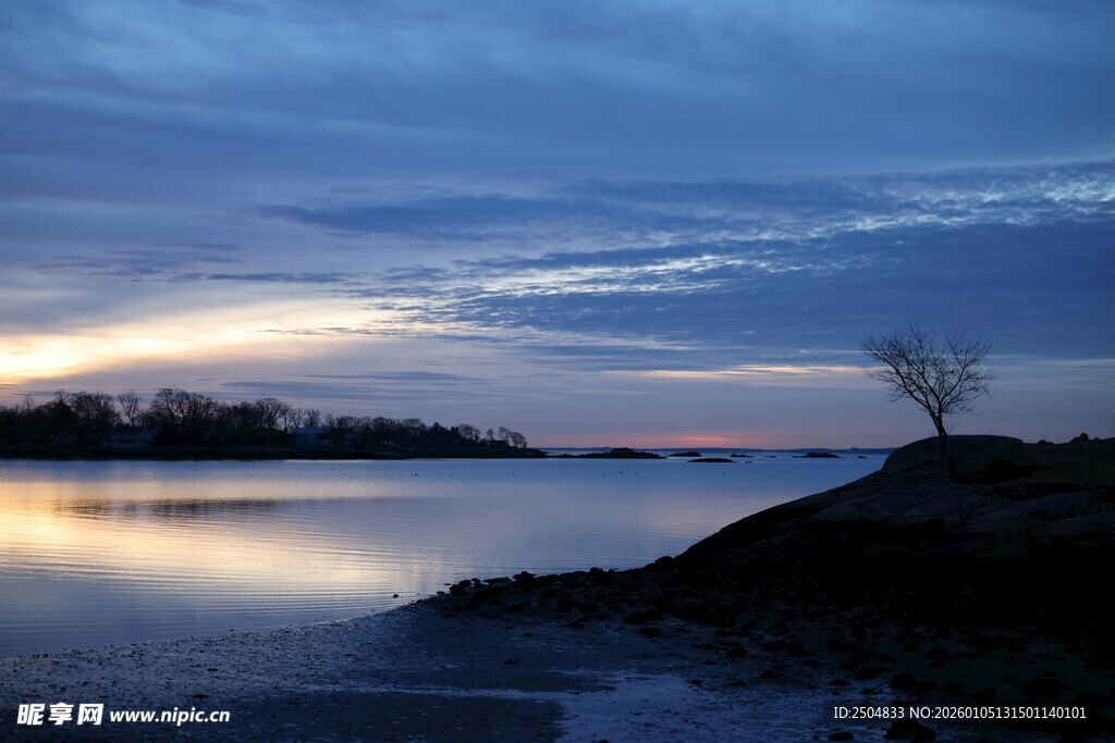 湖畔黄昏美景