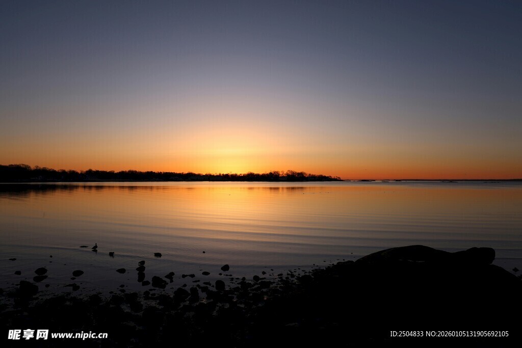 湖畔日落美景