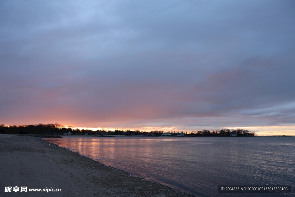 海边日落时分的美丽景致