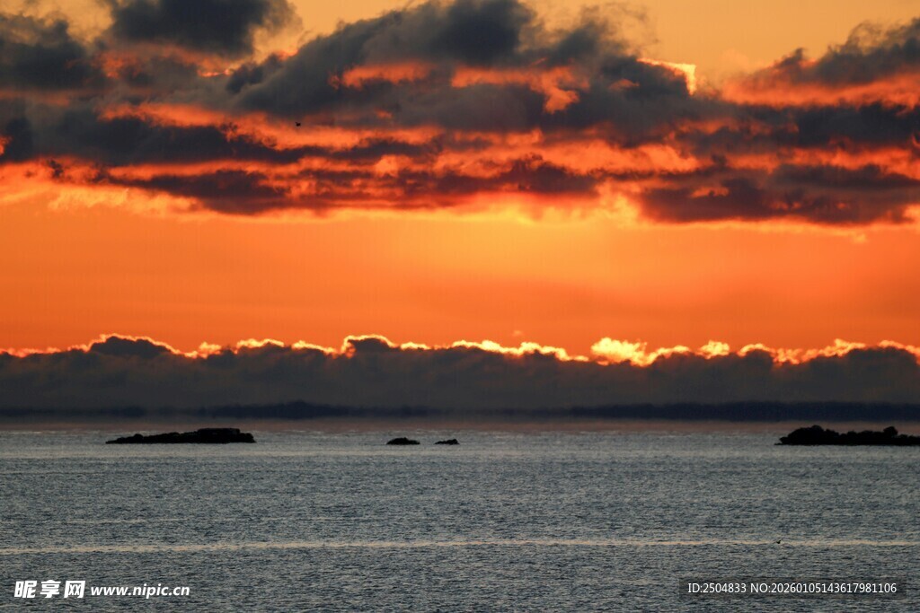 海上壮丽日落景观