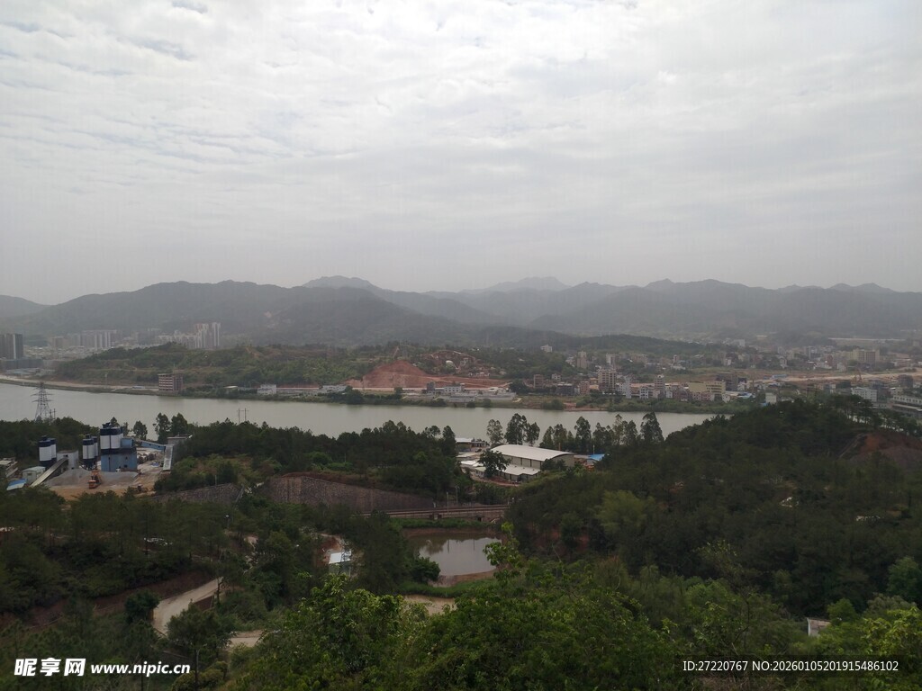 山间远景 云雾缭绕之景