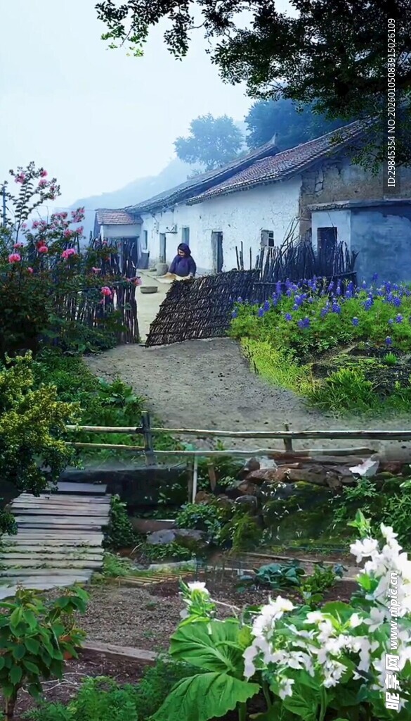 田园小屋旁的美丽花园