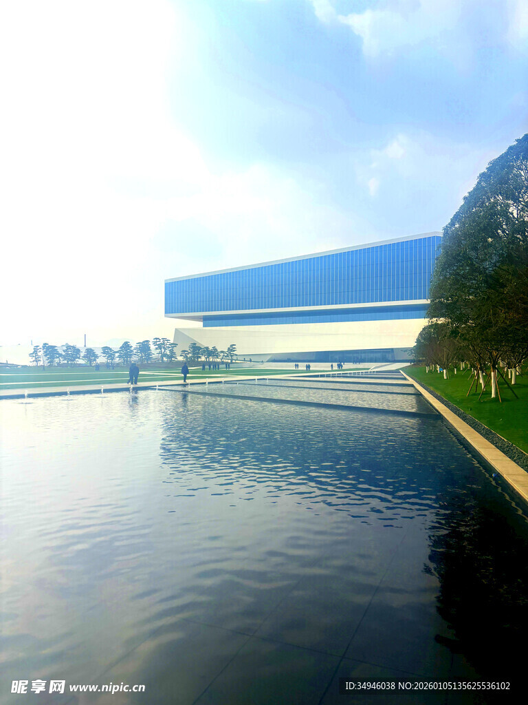 湖畔现代建筑景观