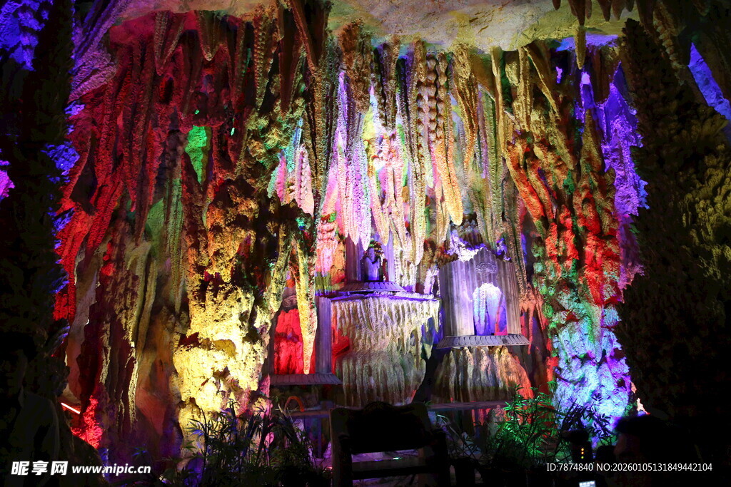 梦幻溶洞灯光景观
