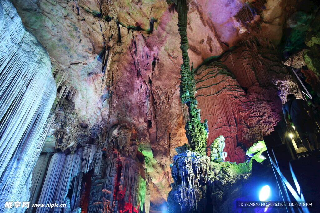 奇幻瑰丽的地下溶洞景观