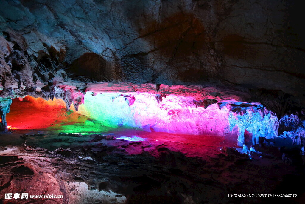 梦幻溶洞彩色光影奇观
