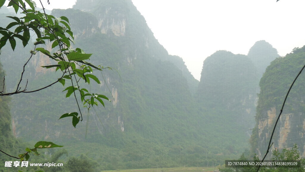 水墨山水间的秀丽风光