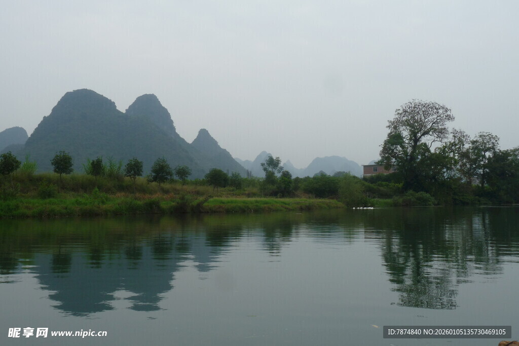 漓江山水美景倒影如画
