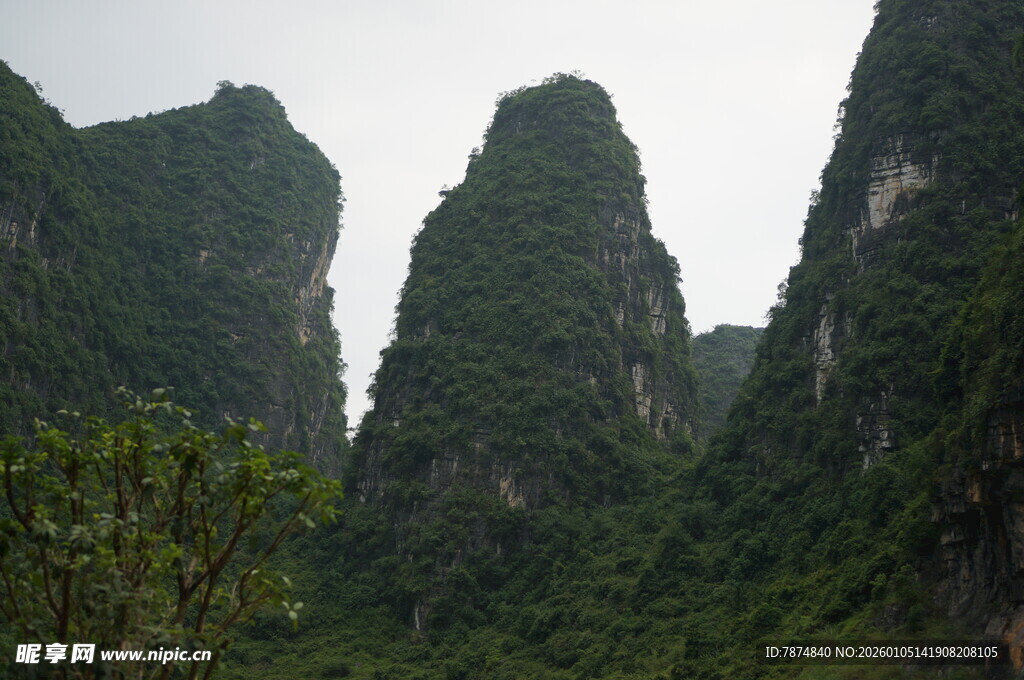 秀丽喀斯特山峰景观