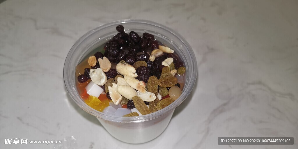 美味坚果水果混合杯