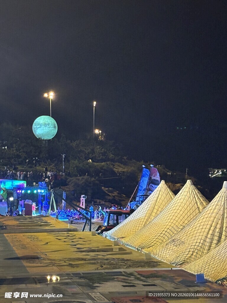 夜晚户外露营帐篷场景