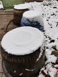 雪覆木桶