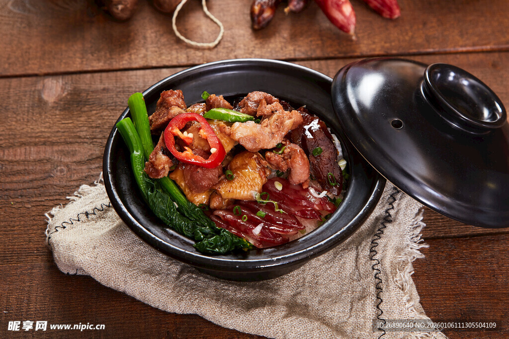 砂煲腊味滑鸡排骨