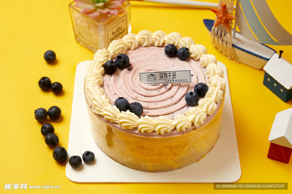 美味蓝莓奶油蛋糕