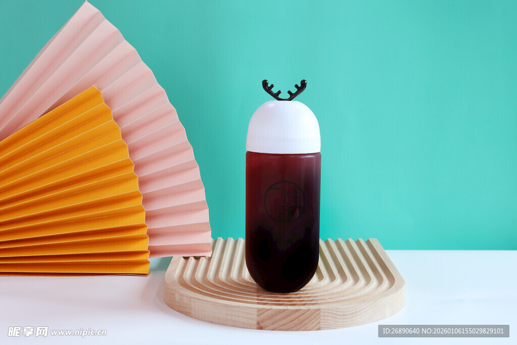 创意茶饮搭配折扇摆件