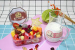 缤纷水果捞与饮品组合