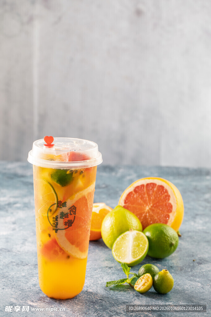 清新柑橘果茶配新鲜水果