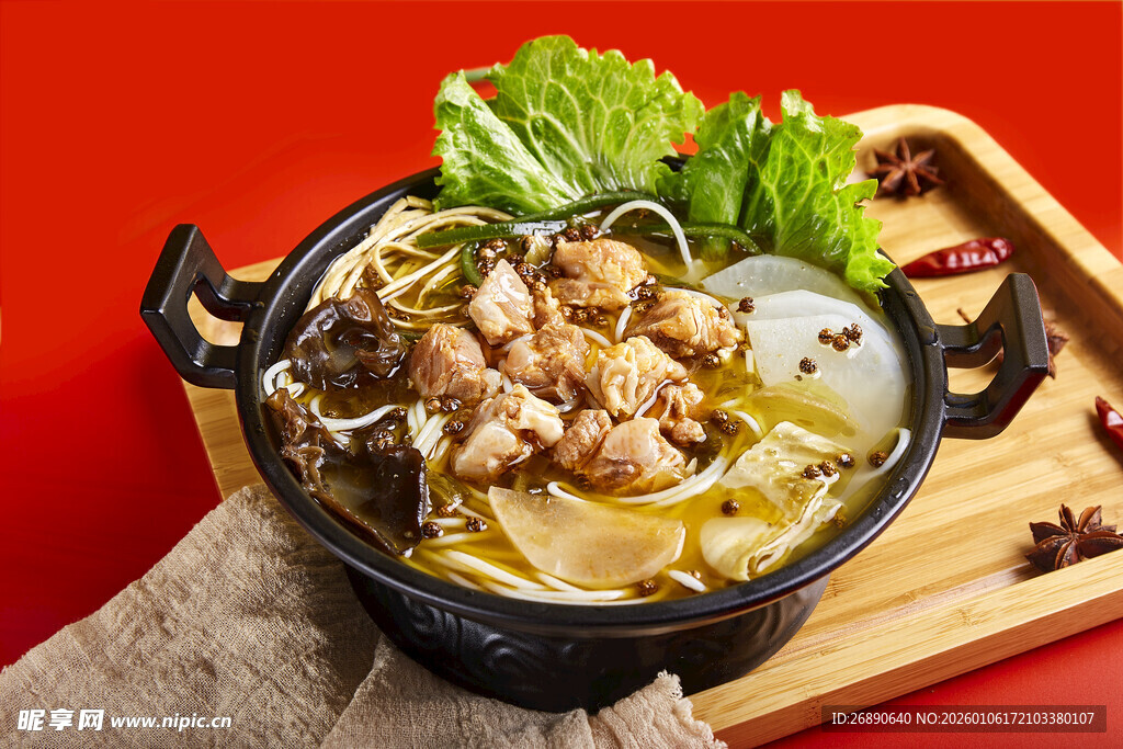 美味鸡肉菌菇砂锅煲