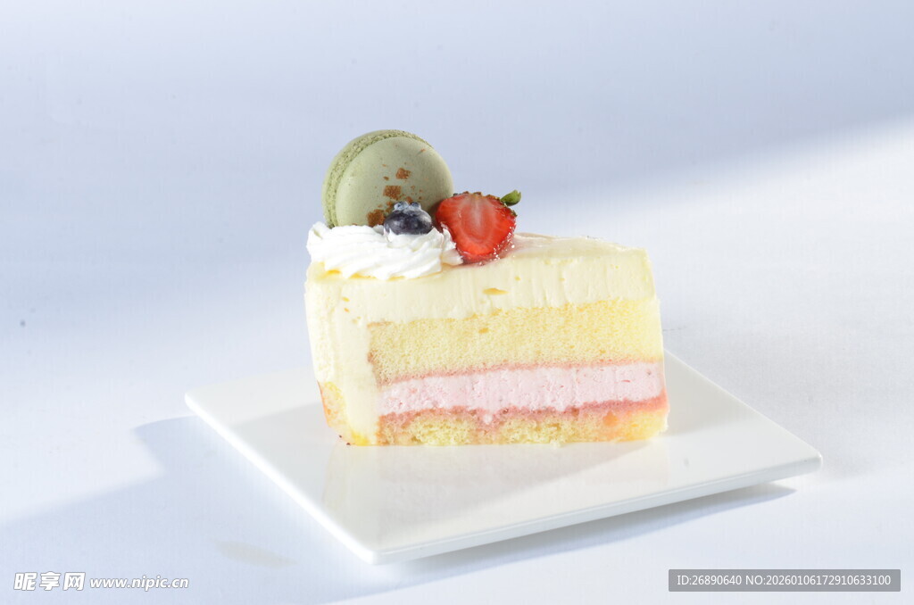 美味多层水果蛋糕