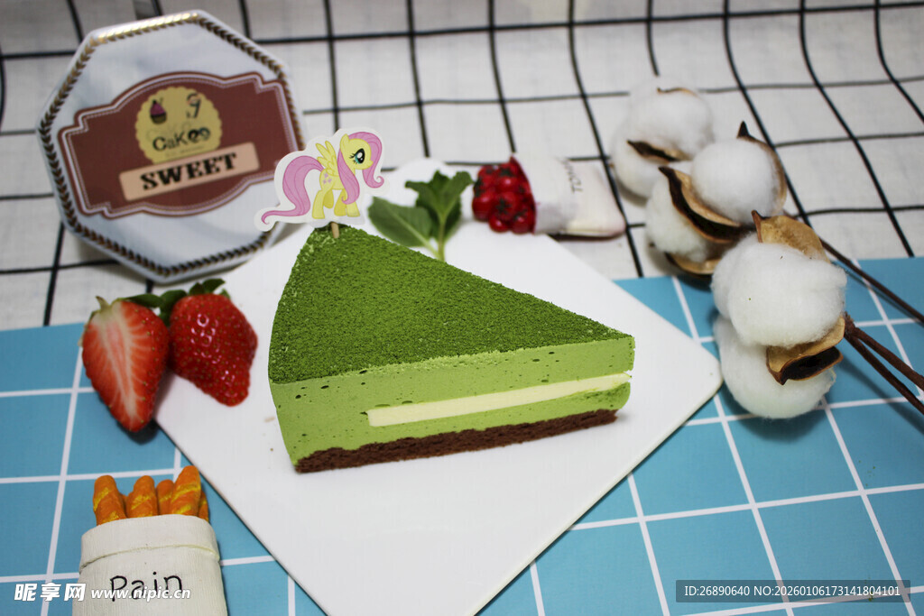 抹茶蛋糕与草莓等美食