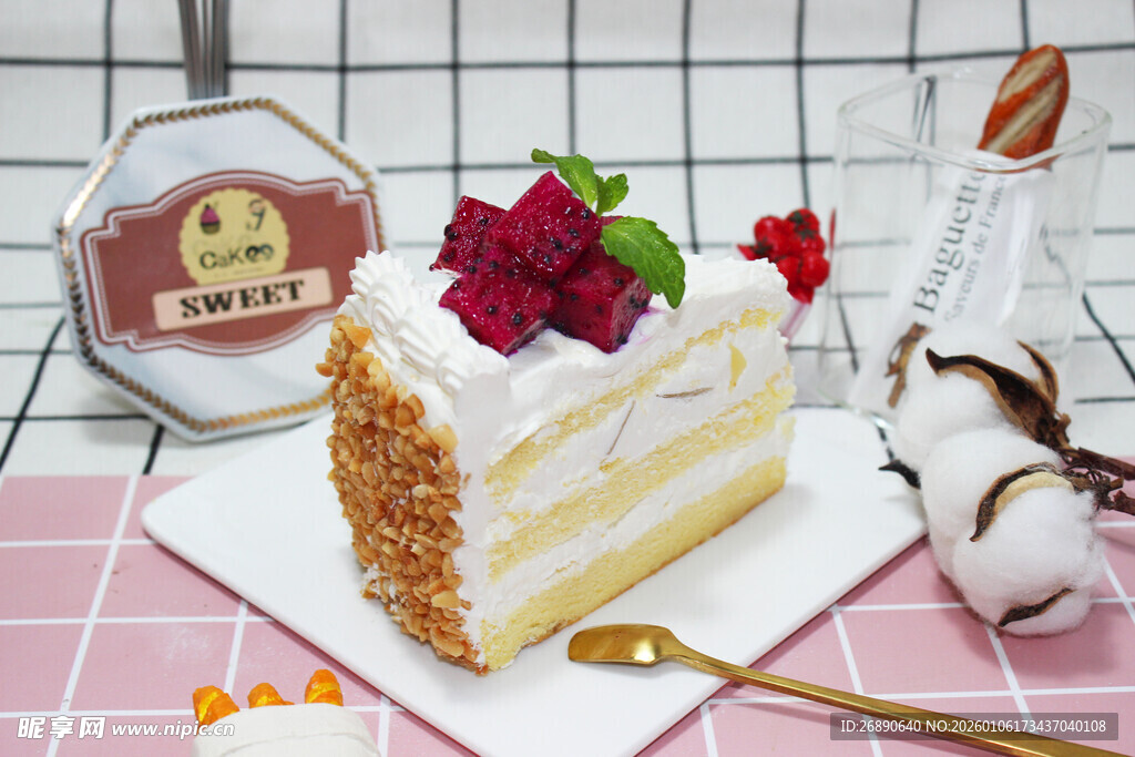 美味草莓奶油蛋糕甜点