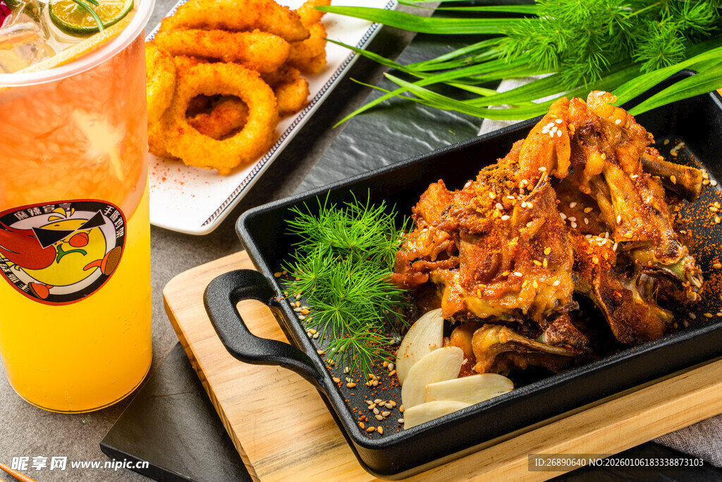 韩式炸鸡配饮料与小吃