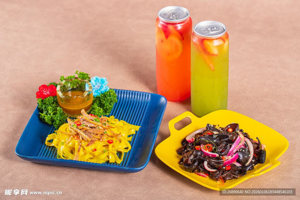 美味餐食搭配多彩饮品