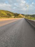 宽阔公路延伸至远方