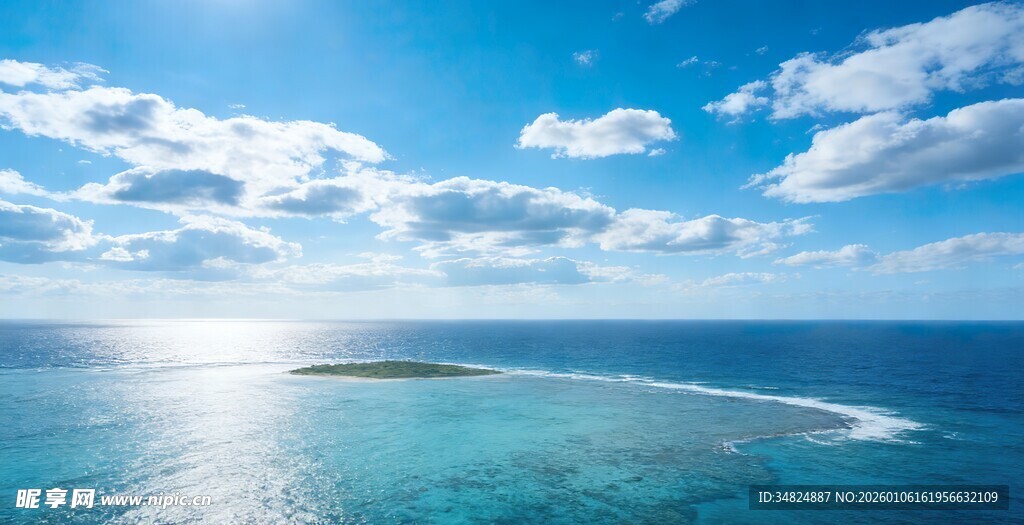 美丽海岛的蔚蓝海景