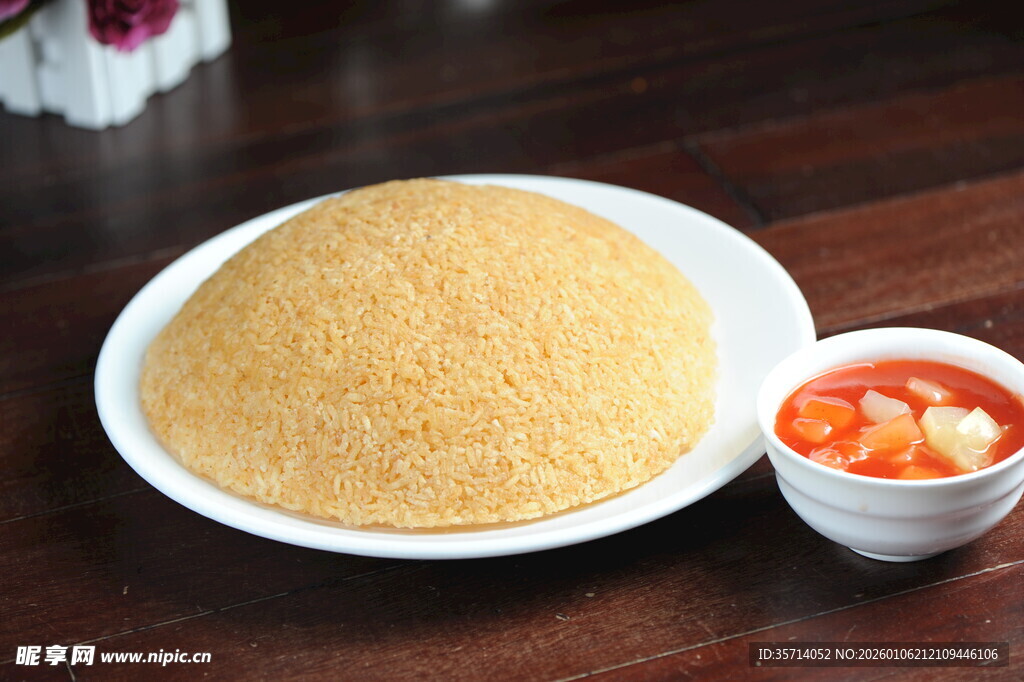 金黄玉米锅巴配爽口小菜