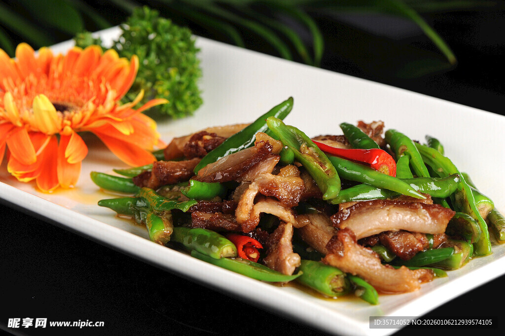 青椒炒肉美味诱人