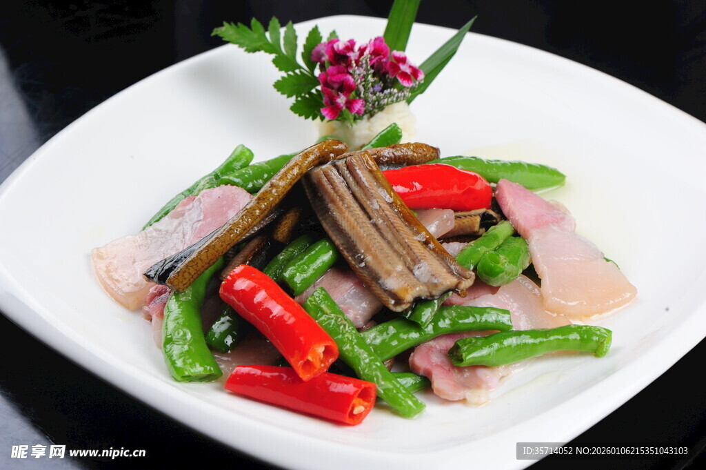 青椒炒笋片与肉片