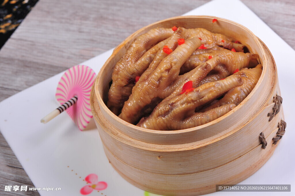竹制蒸笼里的美味蒸凤爪