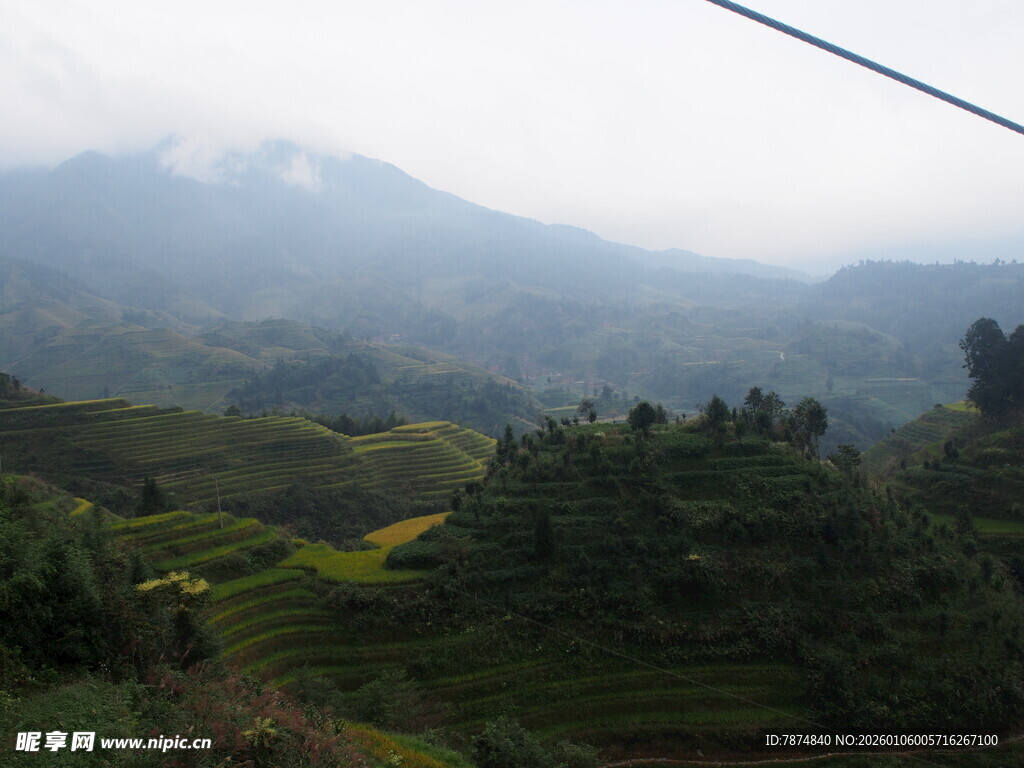 山间梯田景色