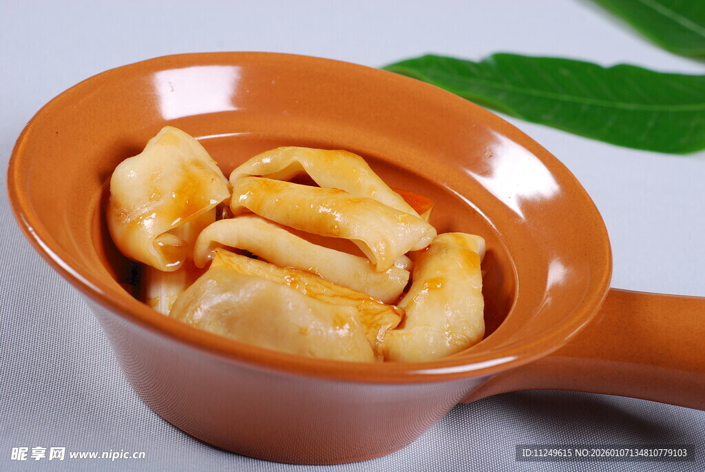 杏鲍菇烧鲨鱼肚