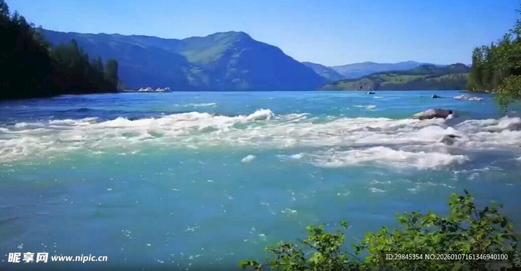 美丽河畔山水风光景色