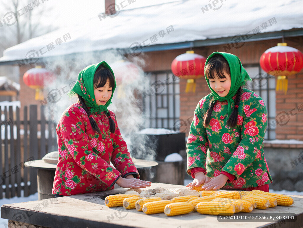 东北农村火炕上两个头戴绿色方巾