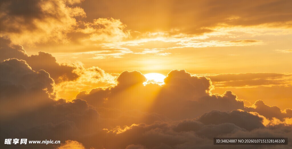 壮丽云海中的绚烂日出
