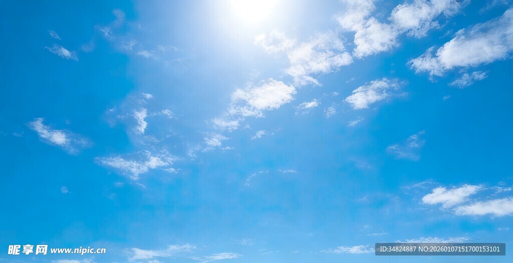 晴朗蓝天阳光闪耀