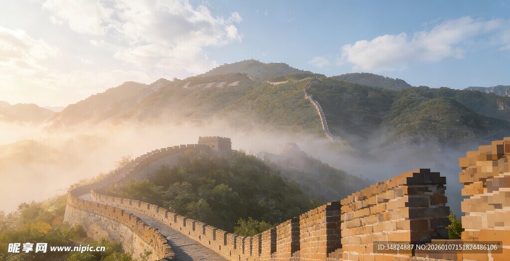 壮丽长城在晨光中蜿蜒